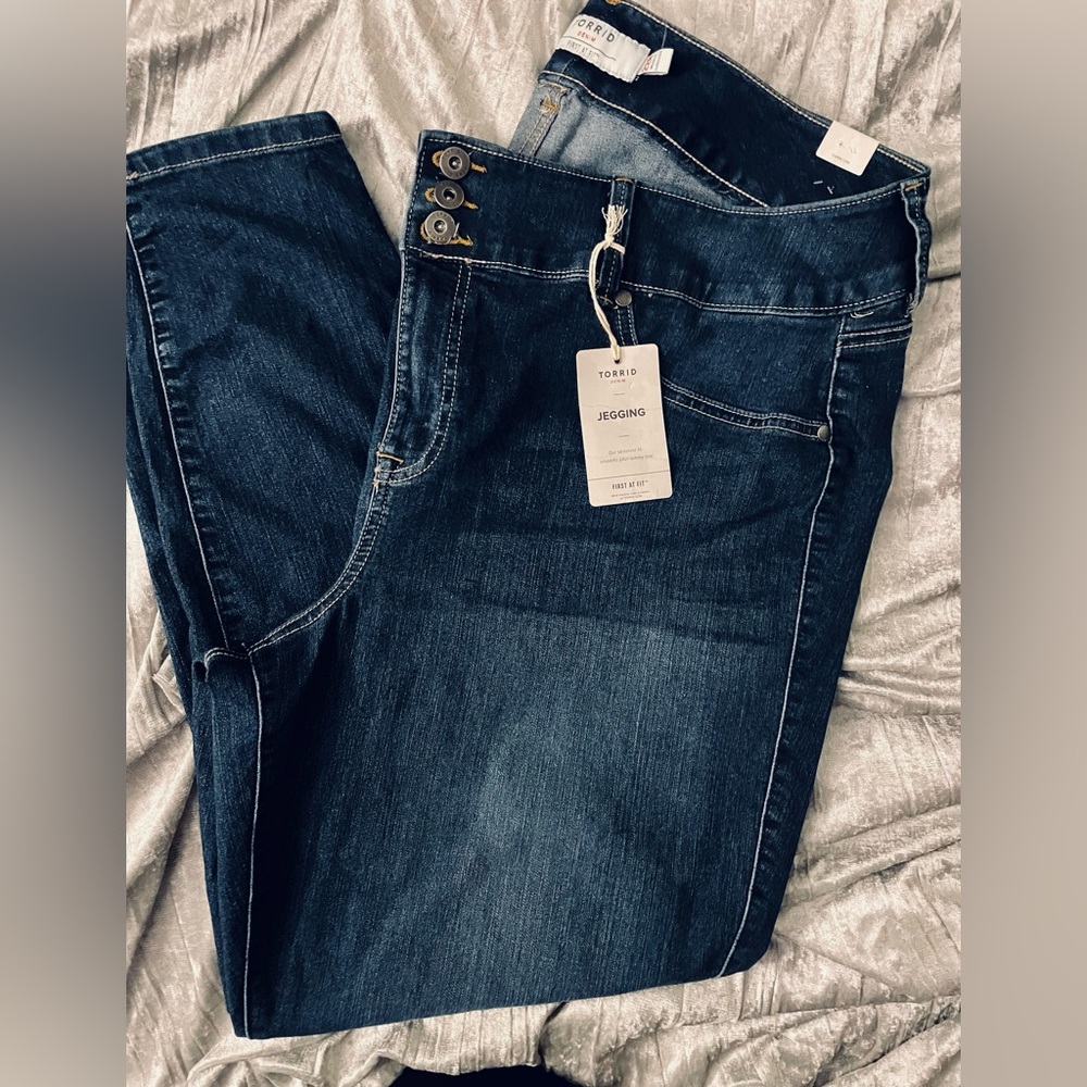Denim jeggings. 22R